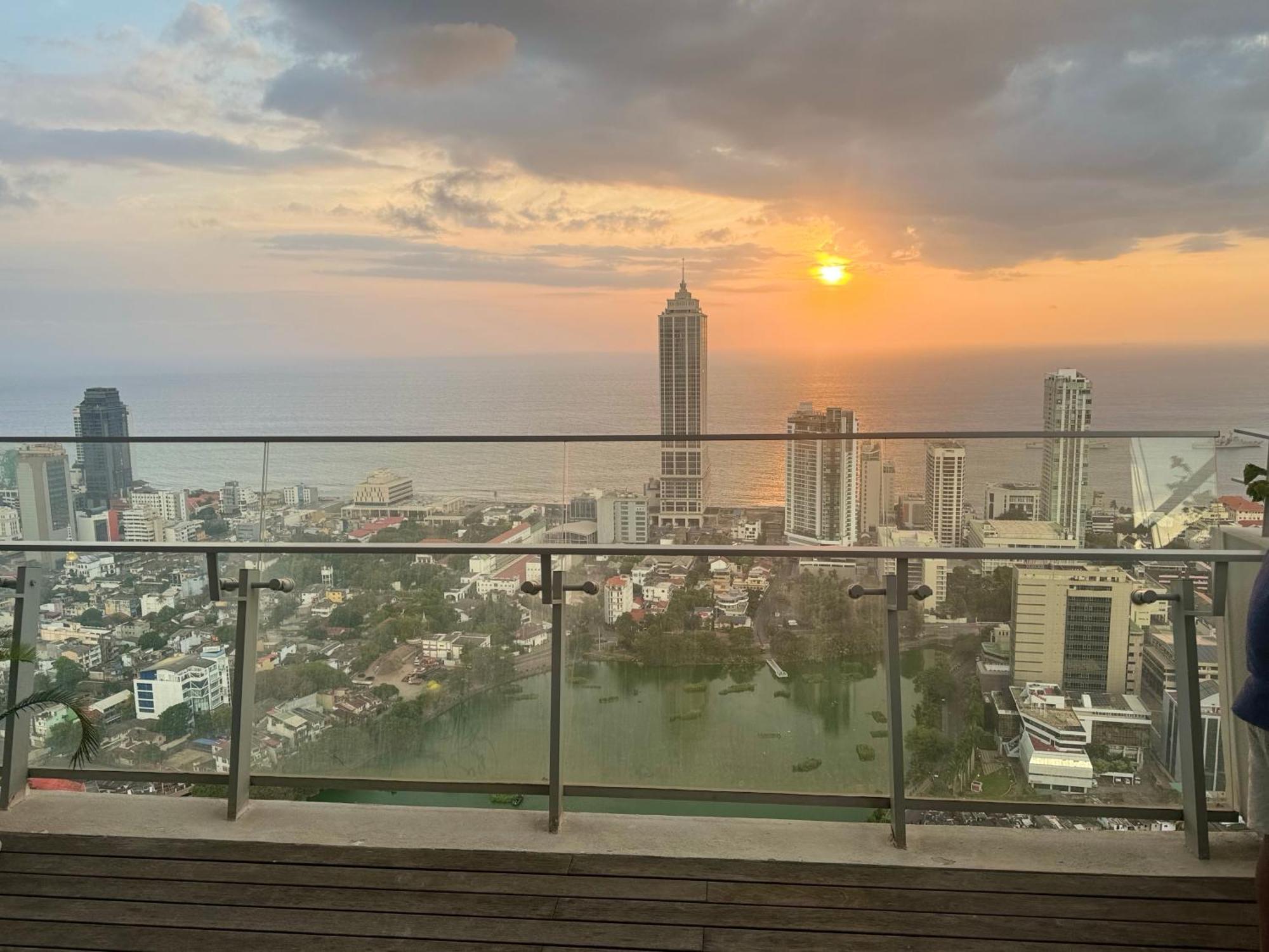 Altair Luxury Colombo By Miracle Apartment Exterior photo